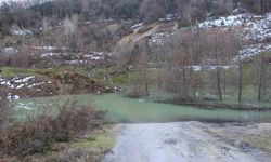 Türkeli'de kapanan yol gölete çıkıyor: Navigasyonla yola giren sürücü faciaya ramak kala durdu