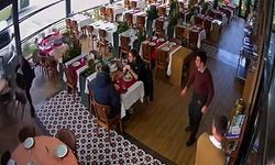 Ünlü sanatçı Cahit Berkay, kullandığı araçla restorana daldı