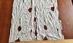 Uyuşturucu maddeyi peçeteye emdirip ayakkabısına saklamış