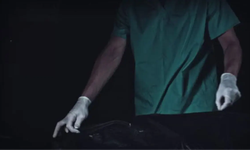 Öldü sandılar ceset torbasında canlandı!