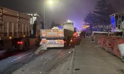 Tır ile servis minibüsü çarpıştı