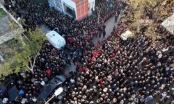 Gülşah Durbay son yolculuğuna uğurlanıyor: Özgür Özel gözyaşlarını tutamadı...