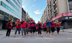 İzmir Büyükşehir Belediyesi işçilerinden çıplak ayaklı eylem