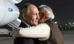 Modi'den Putin'e samimi karşılama