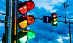 Bakan Ali Yerlikaya duyurdu: 6. kez kırmızı ışık ihlalinde ehliyet iptal edilecek