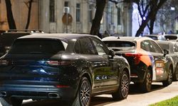 Rusya'da neler oluyor? Binlerce otomobil aynı anda kullanılamaz hale geldi!