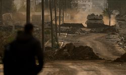 İsrail ordusu, Suriye'nin Dera ve Kuneytra kırsalına topçu saldırısı düzenledi