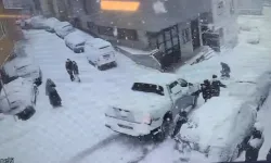 Kartopu oynayan çocuklara kamyonet çarptı