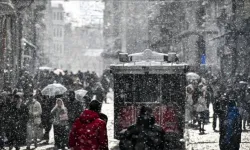 İstanbul'da kar kalınlığı yer yer 10 santimetreyi buldu