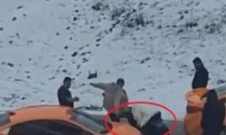 Yolun ortasında acımadan vurdular!