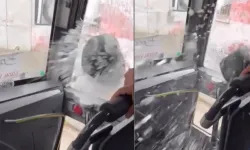 Yol verme kavgasında kaskıyla minibüsün camını kırdı: Ehliyetine el konuldu