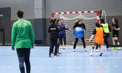 Bursa Büyükşehir Hentbol Takımı ligde ve Avrupa’da fırtına gibi esiyor