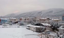 Bursa sabaha beyaz örtüyle uyandı..Ulaşımda aksamalar yaşandı