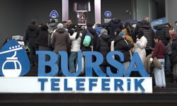 Bursa'da binlerce kişi, saatlerce teleferiğe binmek için sıra bekledi