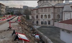 Bursa'da 2 aylık çile: Çöken duvar yolu da camiyi de kapattı