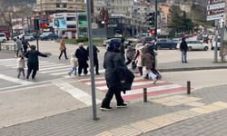 Bursa'da kuvvetli rüzgar etkisini artırdı