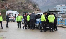 Amasya'da 'dur' ihtarına uymayıp kaçan motosikletli çocuk önüne çıkan polise çarptı