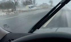 Arnavutköy'de kontrolden çıkan araç çayırlık alana uçtu: Kaza anı kamerada