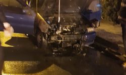 Batman'da park halindeyken yanan otomobil kullanılamaz hale geldi