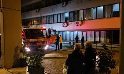 Beyoğlu'nda otelde çıkan yangında mahsur kalan 3 kişi ve bir köpek kurtarıldı