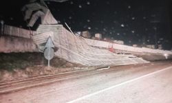 Bilecik'te fırtına fabrikanın çatısını uçurdu