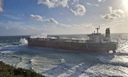 Bozcaada açıklarında boş ham petrol tankeri karaya oturdu