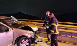 Burdur'da otomobil refüje çarptı: 1 yaralı