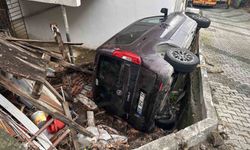 Çengelköy'de vitesi boşta kalan araç bahçeye uçtu