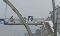 Diyarbakır'da bir şahıs çocukları öldüresiye dövdü: O anlar kamerada