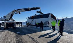 Diyarbakır'da yolcu otobüsü devrildi: 6 yaralı