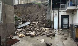 Edirne'de sağanak sonrası istinat duvarı çöktü: Balkonlar zarar gördü