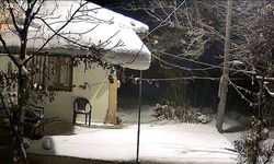 Elazığ'da deprem anı güvenlik kameralarına yansıdı