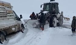 Elazığ'da şarampole düşen araç kurtarıldı