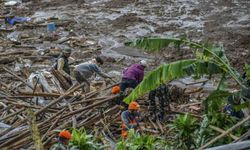 Endonezya'daki toprak kaymasında can kaybı 16'ya yükseldi