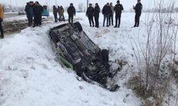 Erzincan'da polis aracı şarampole uçtu: 2 polis yaralandı