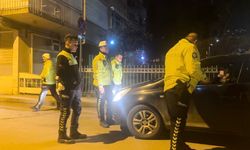 Bursa'da 'Eşim gelmeden araçtan inmem' dedi, 1.45 promil alkollü çıktı