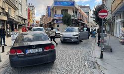 Hatalı park trafiği kilitledi