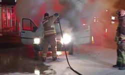 İskenderun'da seyir halindeki araç alevlere teslim oldu