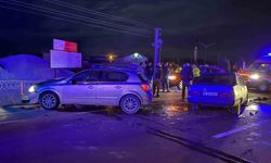 Isparta'da çarpışan otomobillerin sürücüleri hafif yaralandı