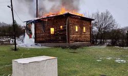 Karabük'te 450 yıllık ahşap cami alevlere teslim oldu