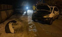 Karaman'da park halindeki 2 araca çarpan otomobilin sürücüsü kaza yerini terk etti