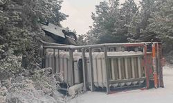 KARGAZ doğalgaz tırı devrildi: Sızıntı sebebiyle yol trafiğe kapatıldı