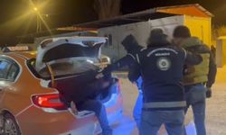 Kars'ta taksi bagajından düzensiz göçmen çıktı