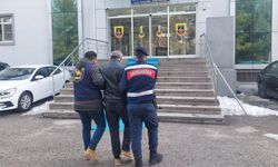 Kesinleşmiş 25 yıl cezayla aranan şüpheliyi jandarma yakaladı