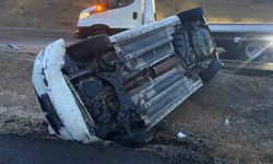Konya'da otomobil refüje devrildi: 4 yaralı