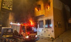 Kuşadası'nda metruk binada korkutan yangın