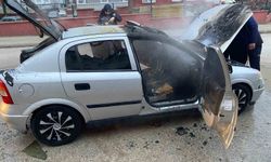 Merzifon'da yanan otomobil kullanılmaz hale geldi