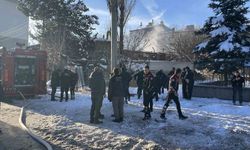 Müstakil evde yangın çıktı, mahsur kalan yaşlı adamı itfaiye kurtardı