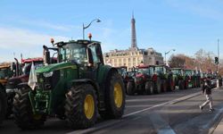 Paris'te çiftçilerden 350'den fazla traktörle AB-Mercosur anlaşmasına protesto
