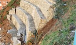 Rize'de istinat duvarı çöktü: 2 ev tedbir amaçlı boşaltıldı